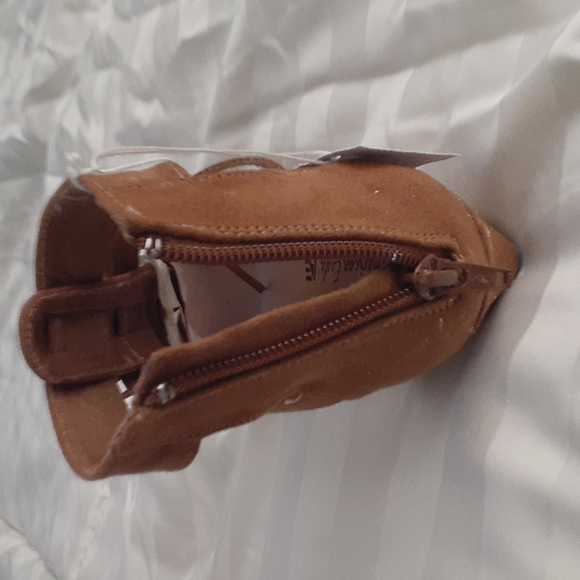 Sandals - Picture 2 of 6